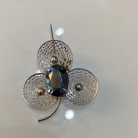 Sterling silver brooch - Picture 1 of 3